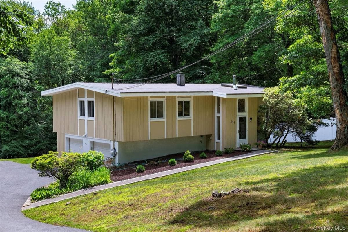 326 Lovell St, Mahopac, NY