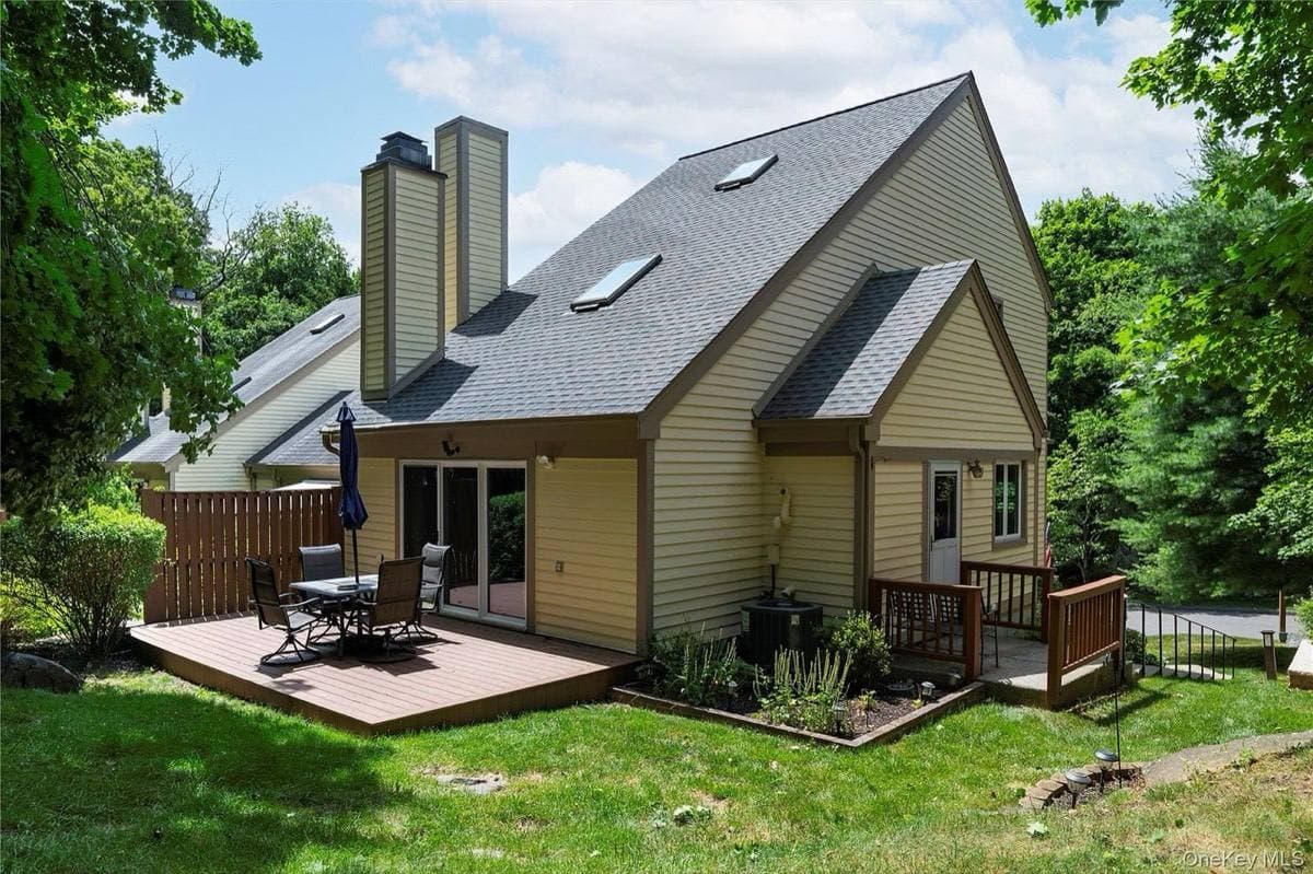 3501 Homestead Ct, Peekskill, NY